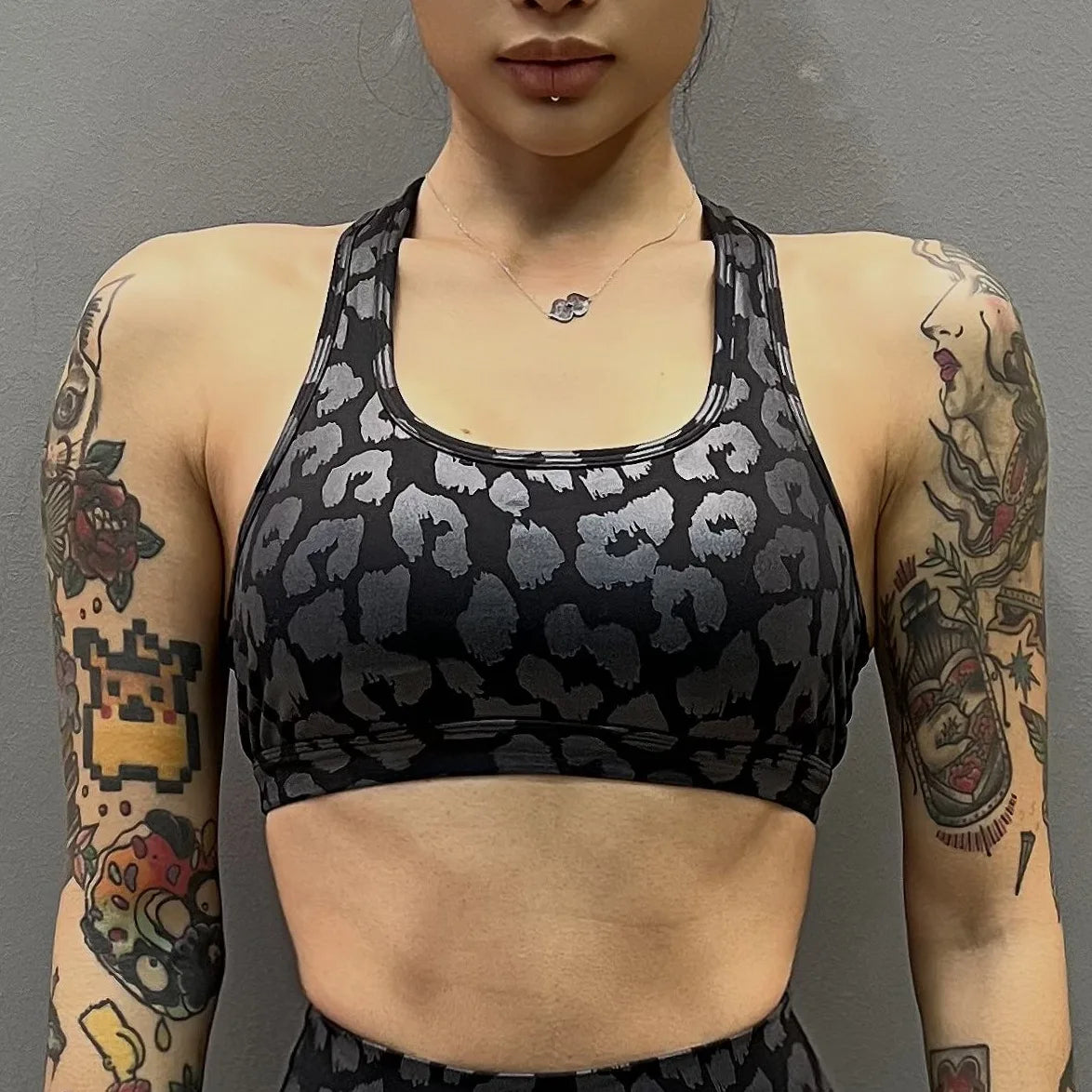 Custom Leopard Print Yoga Set Women Scrunch Butt Leggings 2 Piece Sports Bra Workout Set High Waist Gym Fitness
