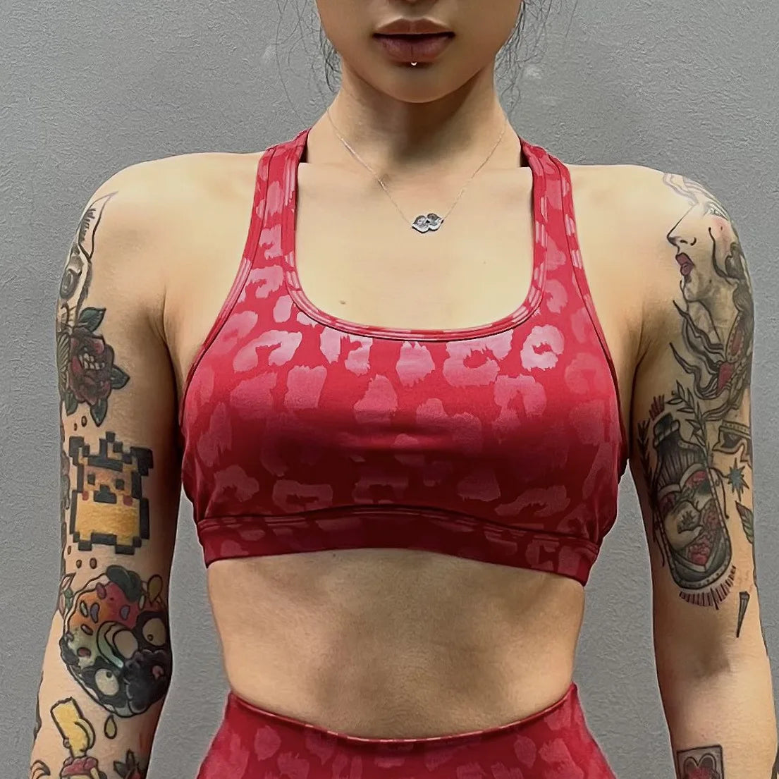 Custom Leopard Print Yoga Set Women Scrunch Butt Leggings 2 Piece Sports Bra Workout Set High Waist Gym Fitness