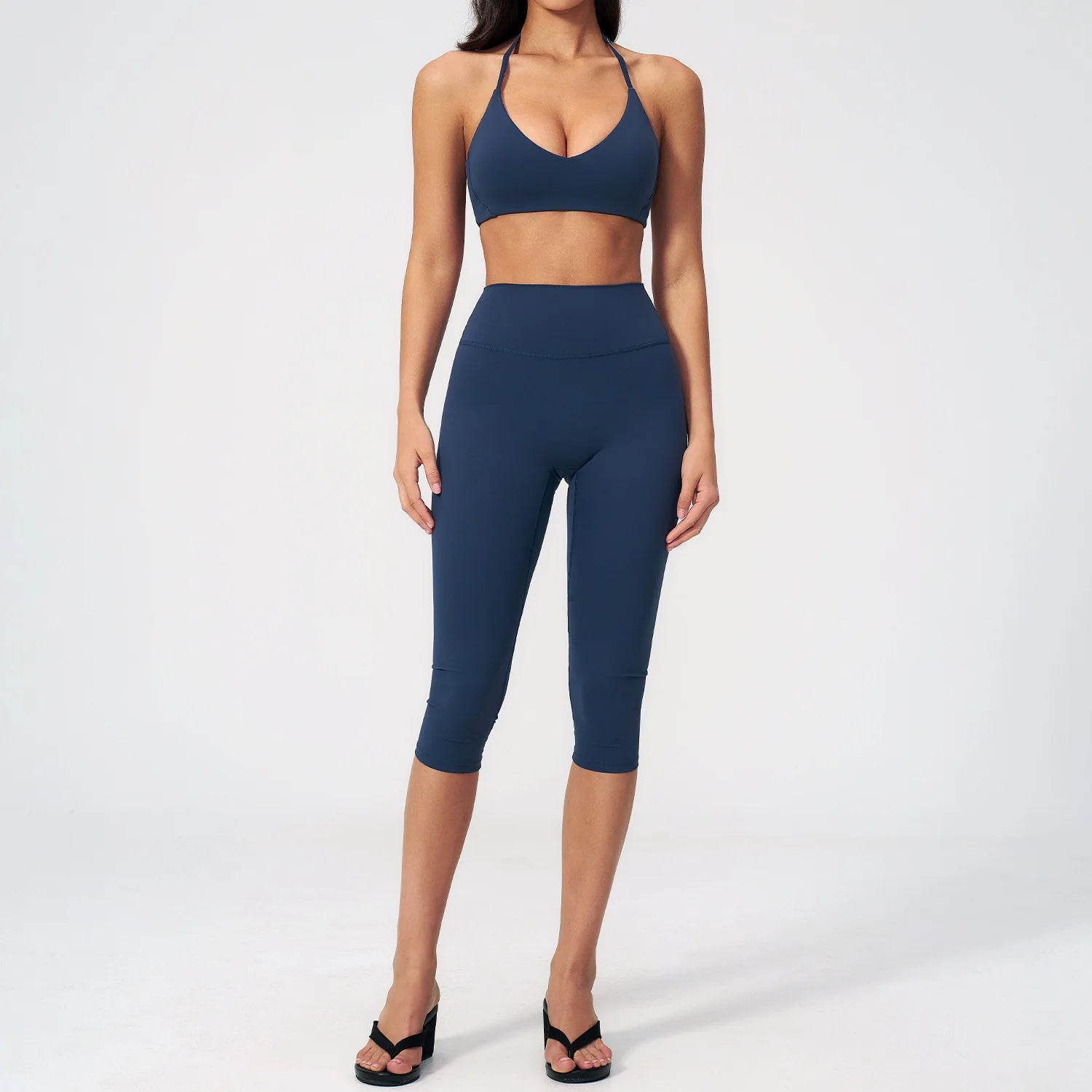 Factory  2 Pieces Crop Capri Leggings Inseam 38cm and and V Neck Halter Sport Bra for Yoga Fitness Activewear Custom Logo
