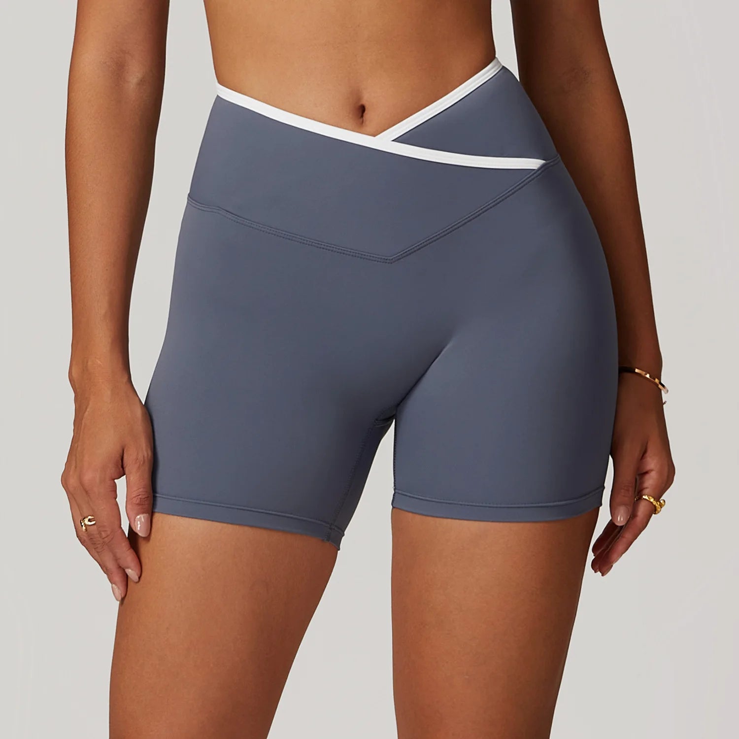 Crossover Waistband Yoga Shorts Contrast Binding High Waisted Biker Shorts Women Butt Lift Gym Workout Essentials Shorts