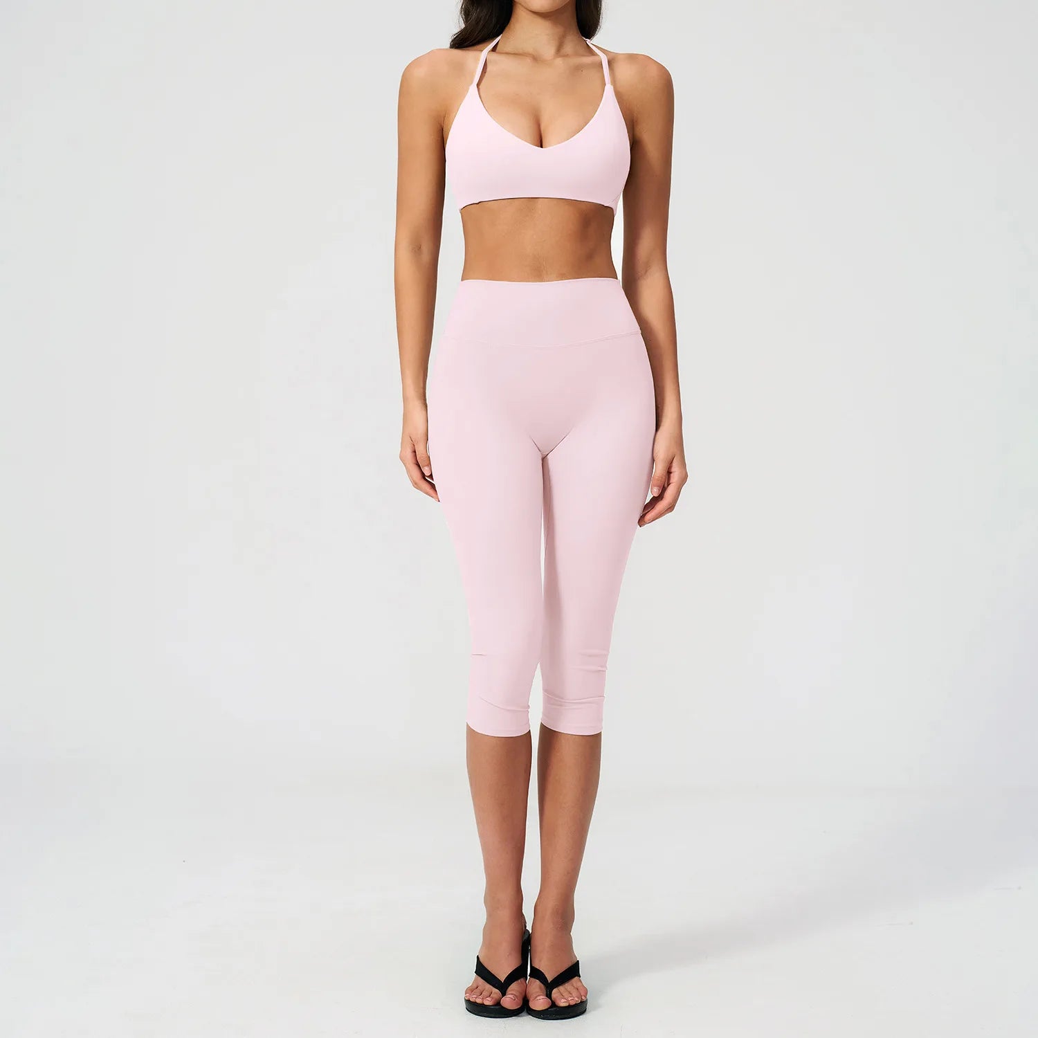 Factory  2 Pieces Crop Capri Leggings Inseam 38cm and and V Neck Halter Sport Bra for Yoga Fitness Activewear Custom Logo