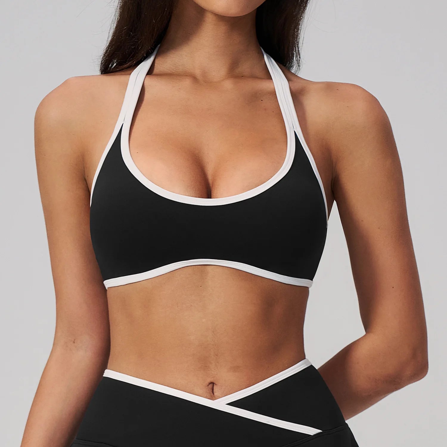 Yoga Bra Color Block Halter Sports Bra OEM Custom Logo Contrast Binding Open Back Wireless Padded Gym Crop Top