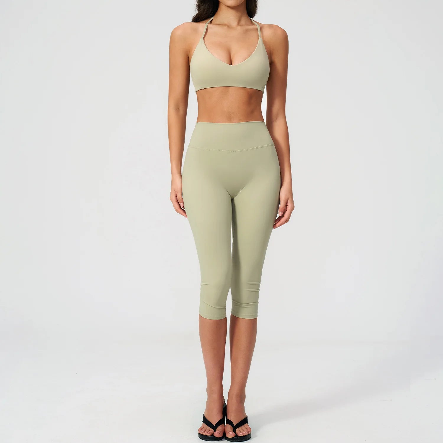 Factory  2 Pieces Crop Capri Leggings Inseam 38cm and and V Neck Halter Sport Bra for Yoga Fitness Activewear Custom Logo