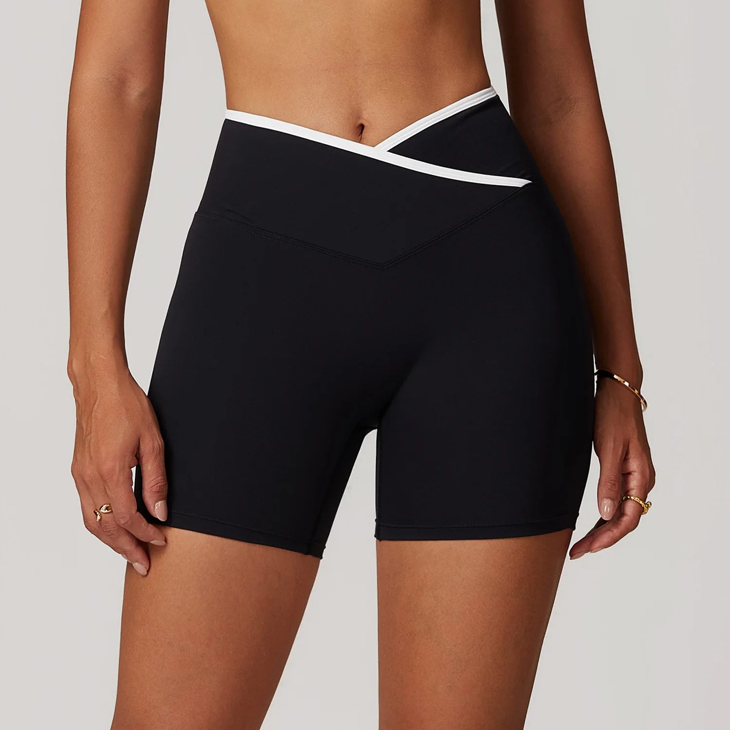 Crossover Waistband Yoga Shorts Contrast Binding High Waisted Biker Shorts Women Butt Lift Gym Workout Essentials Shorts