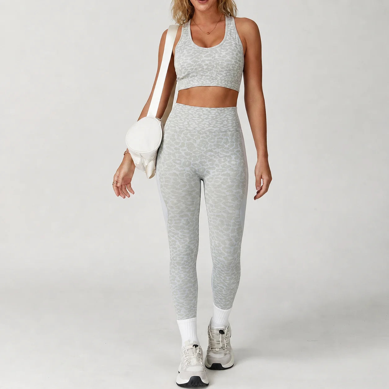 Leopard Fashion Thick With Pad Cross Back Winter Yoga Set Female High Waist Scrunch Butt Outdoor Suit Lady Running Clothes