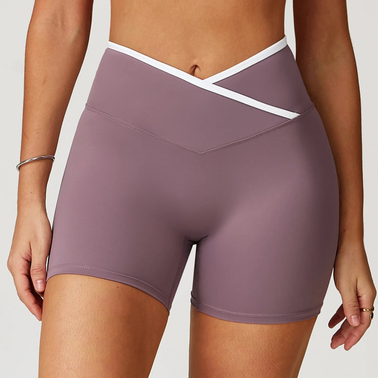 Crossover Waistband Yoga Shorts Contrast Binding High Waisted Biker Shorts Women Butt Lift Gym Workout Essentials Shorts