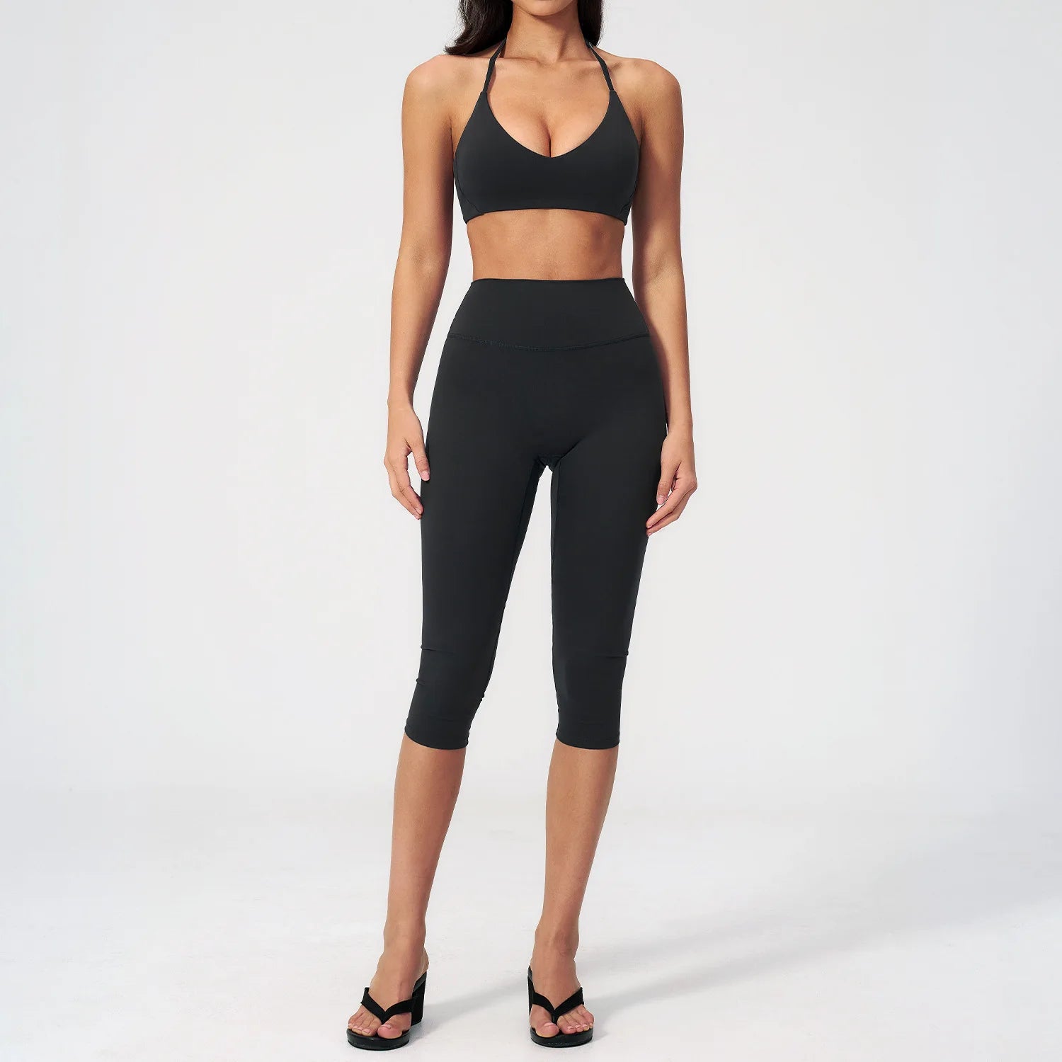 Factory  2 Pieces Crop Capri Leggings Inseam 38cm and and V Neck Halter Sport Bra for Yoga Fitness Activewear Custom Logo